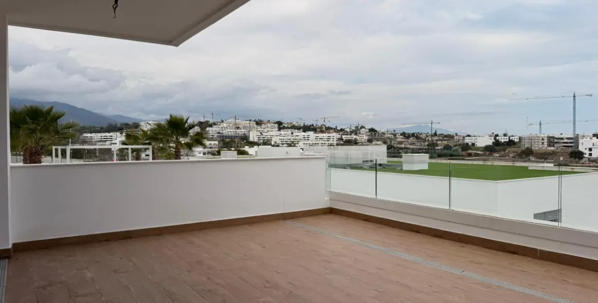 Продажа апартаментов на среднем этаже в Estepona 18