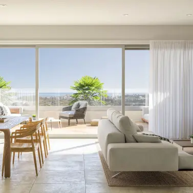 Sale of middle floor apartment in Estepona