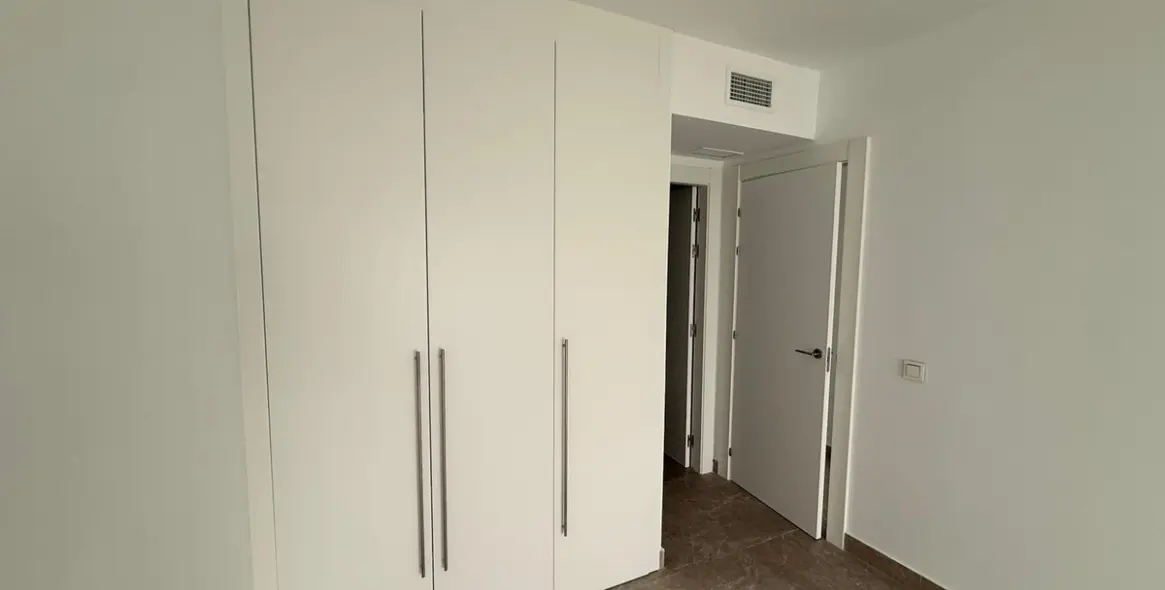 Sale of middle floor apartment in Estepona 19