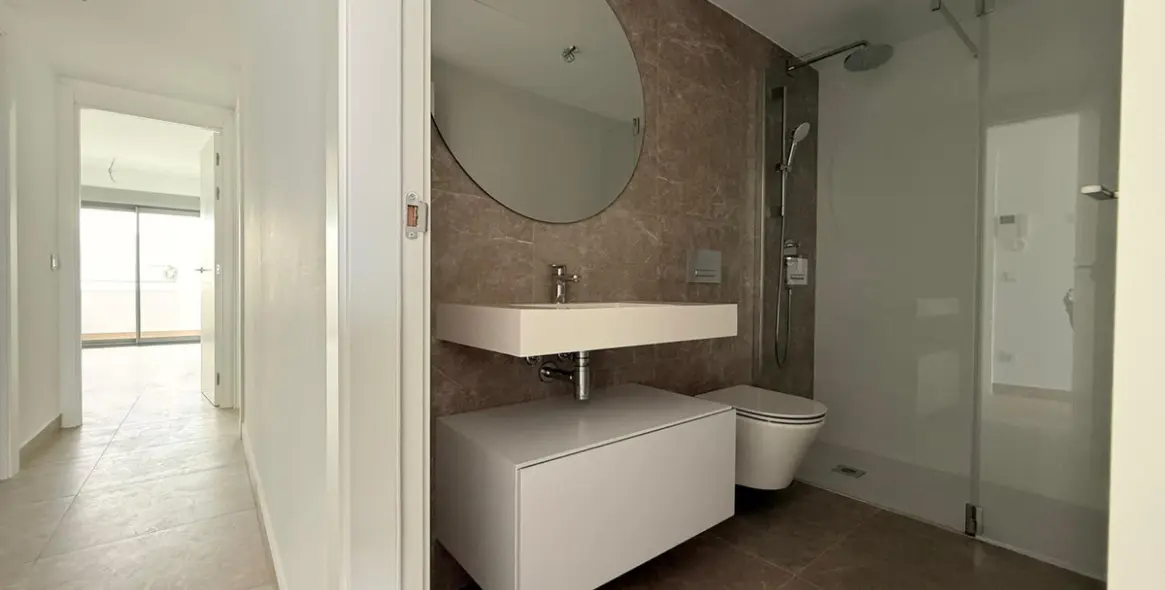 Venta de apartamento en planta media en Estepona 21