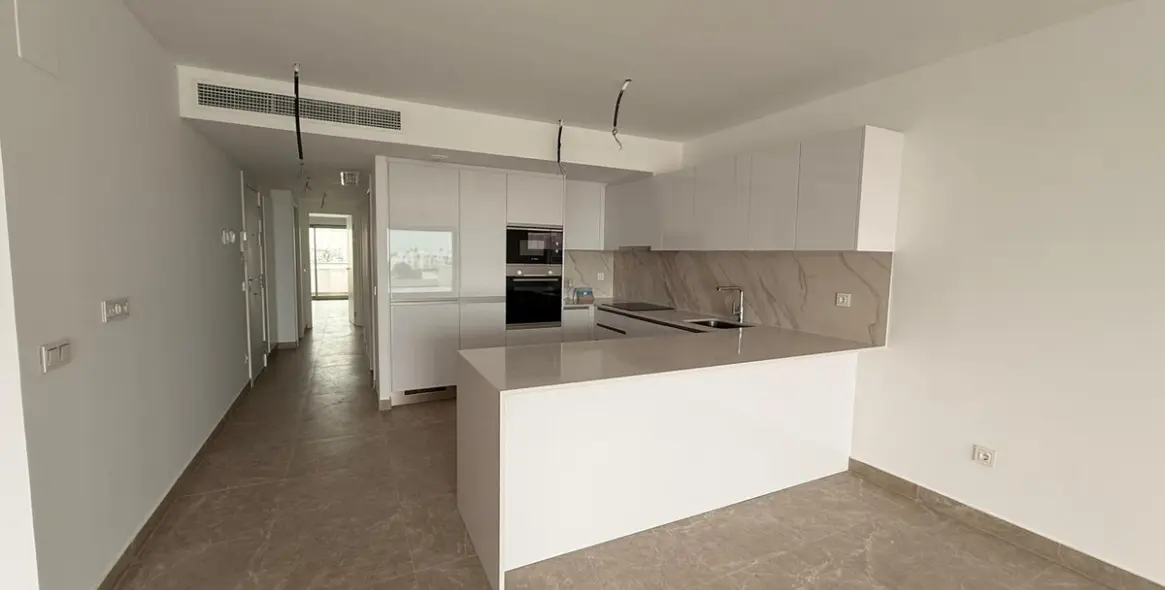 Venta de apartamento en planta media en Estepona 22