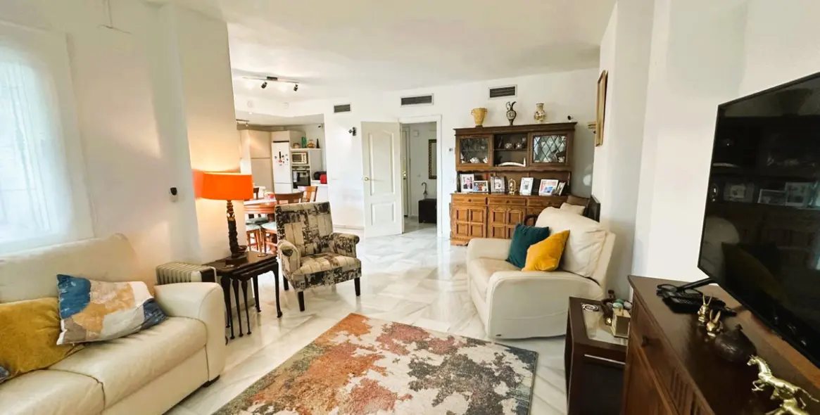 Продажа апартаментов на первом этаже в Nueva Andalucía 3