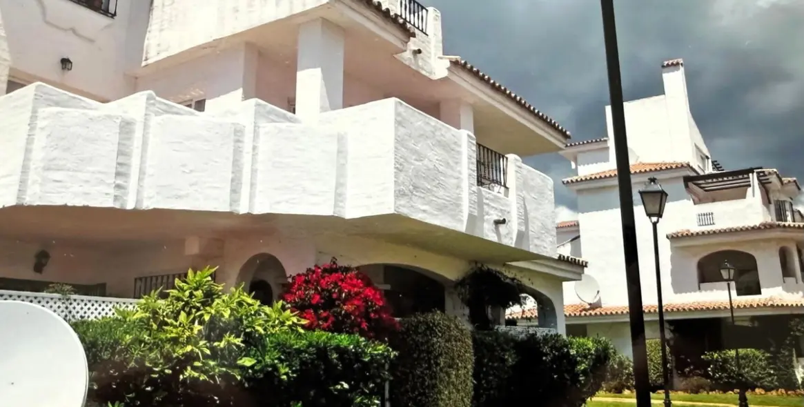 Продажа апартаментов на первом этаже в Nueva Andalucía 5