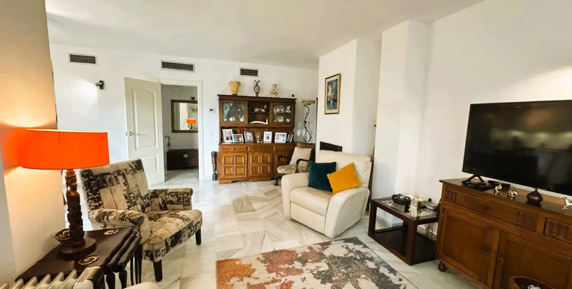 Продажа апартаментов на первом этаже в Nueva Andalucía 6