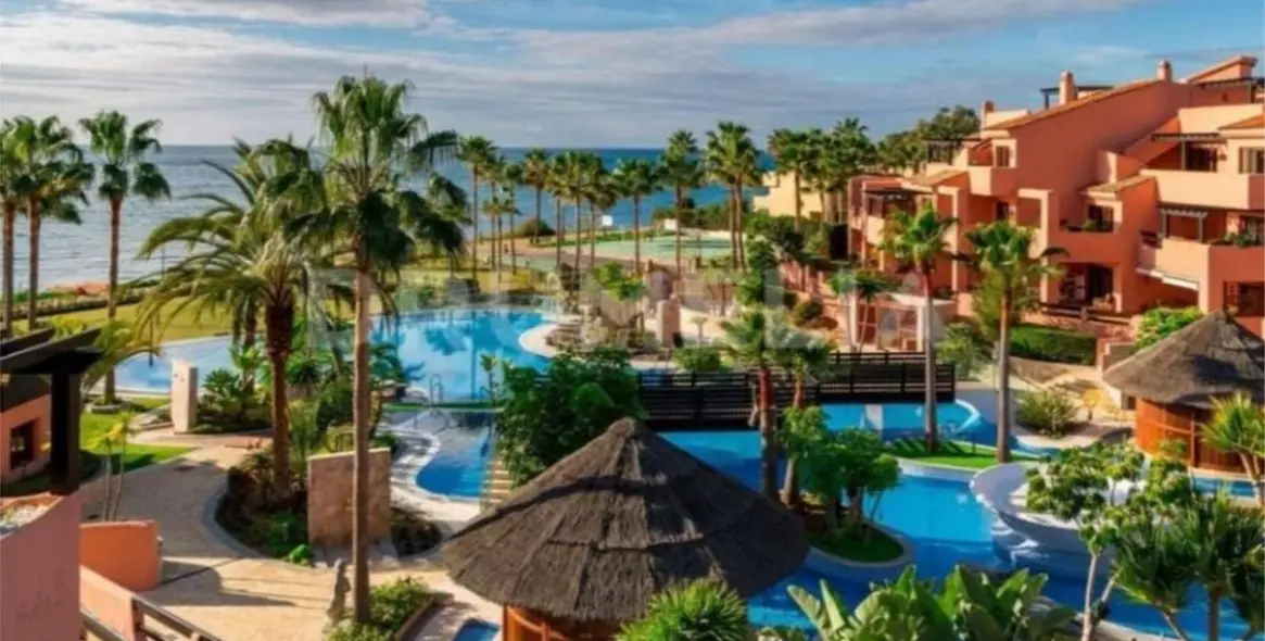 Продажа апартаментов на среднем этаже в New Golden Mile 2