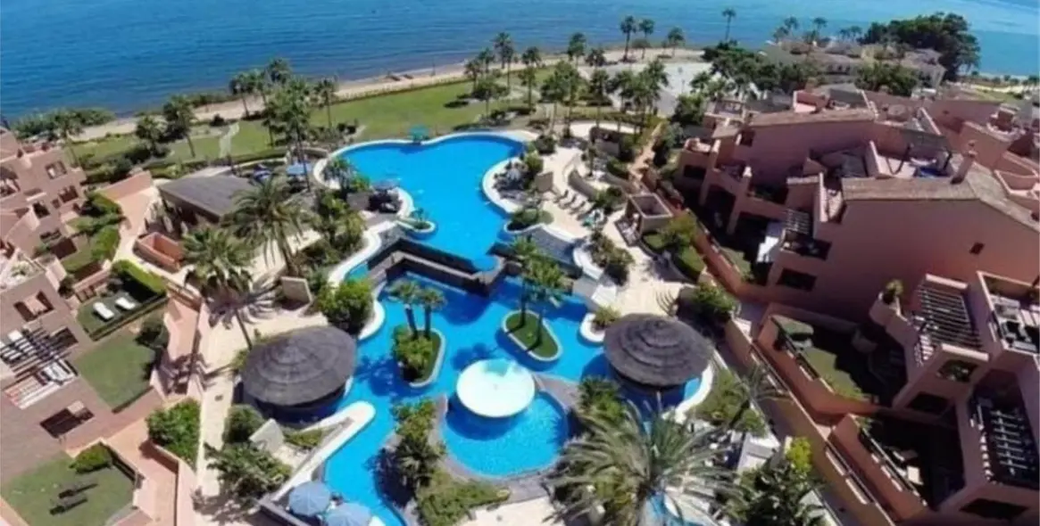 Продажа апартаментов на среднем этаже в New Golden Mile 3