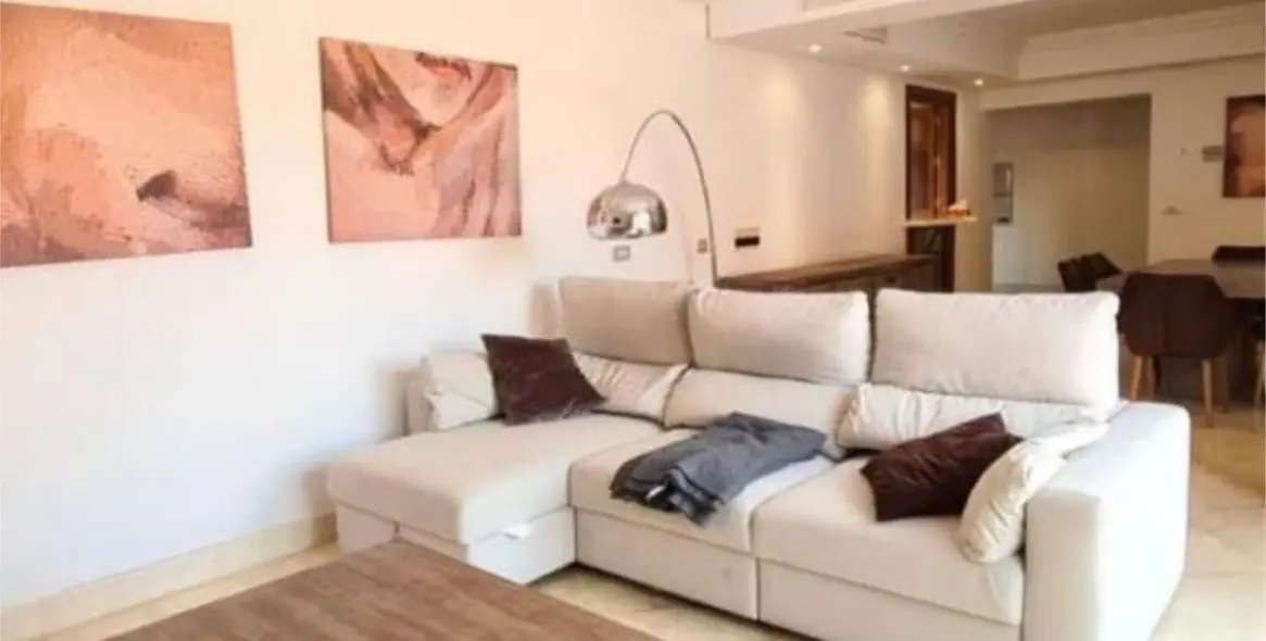 Продажа апартаментов на среднем этаже в New Golden Mile 4