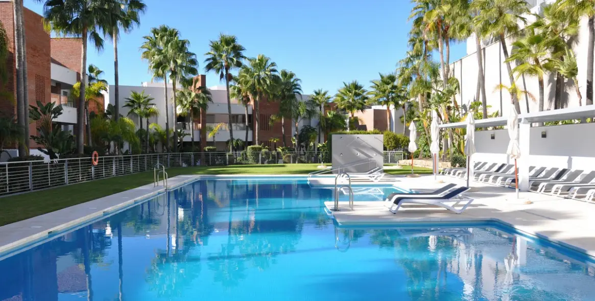 Продажа апартаментов на среднем этаже в Los Arqueros 2