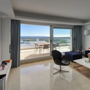 Продажа апартаментов на среднем этаже в Los Arqueros