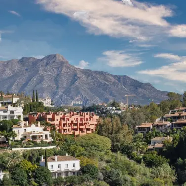 Продажа апартаментов на среднем этаже в Los Arqueros