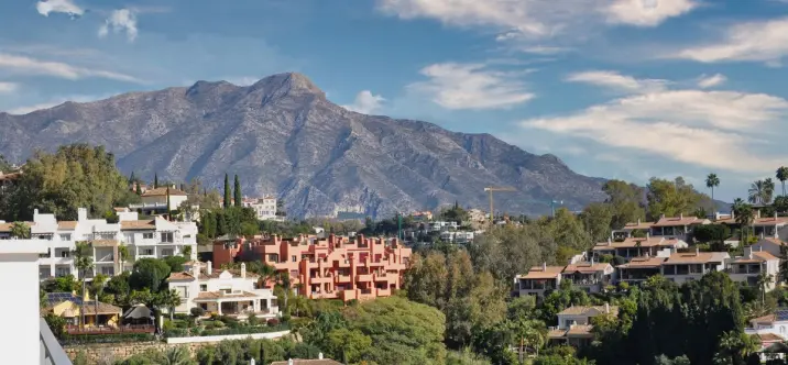 Продажа апартаментов на среднем этаже в Los Arqueros 3