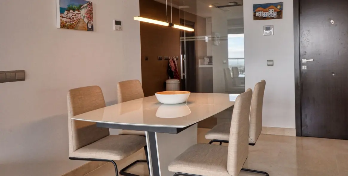 Продажа апартаментов на среднем этаже в Los Arqueros 8