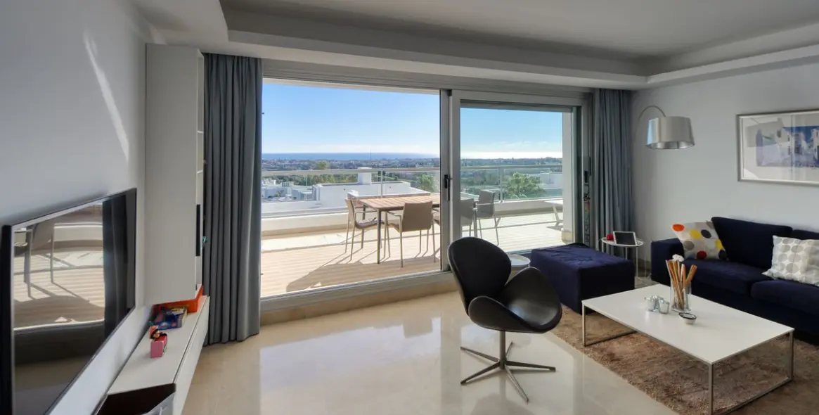 Sale of middle floor apartment in Los Arqueros 3