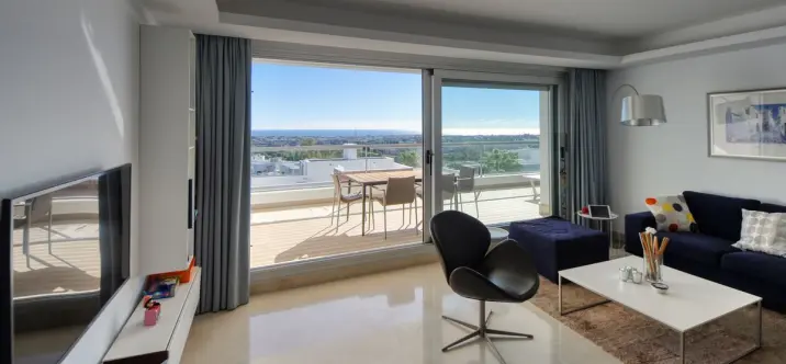 Продажа апартаментов на среднем этаже в Los Arqueros 2