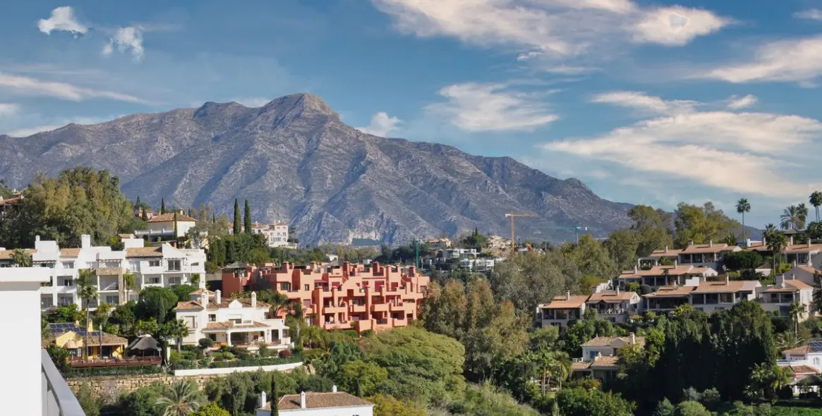 Sale of middle floor apartment in Los Arqueros 4