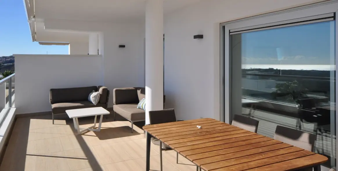 Sale of middle floor apartment in Los Arqueros 5