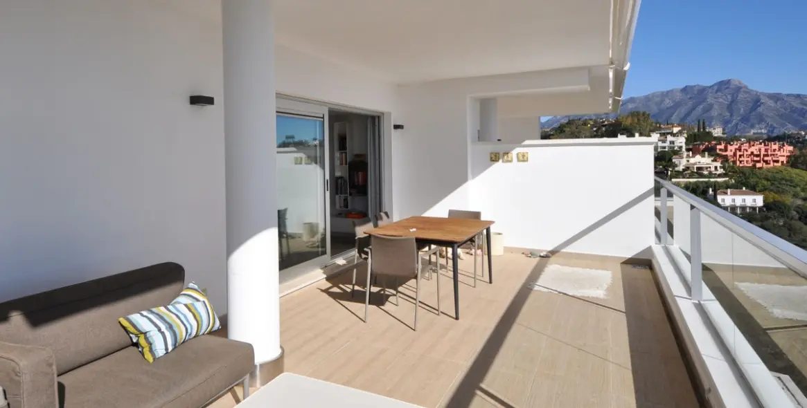 Sale of middle floor apartment in Los Arqueros 12