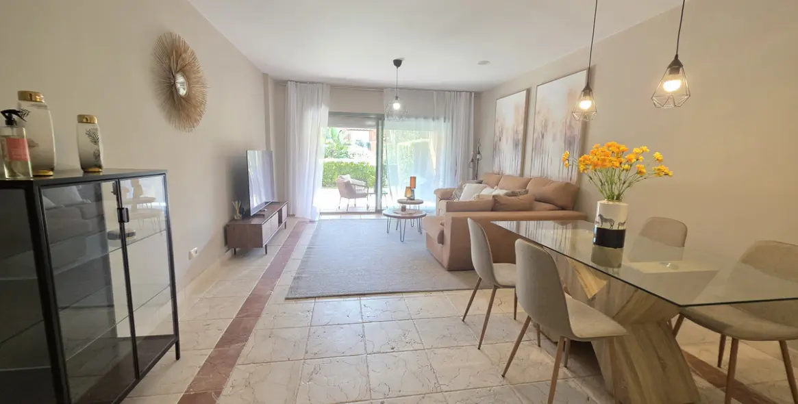 Sale of ground floor apartment in Estepona 2