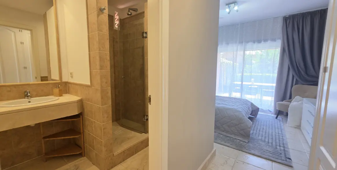 Sale of ground floor apartment in Estepona 8