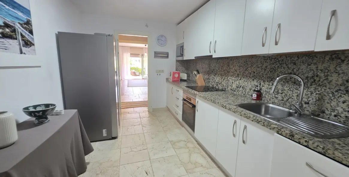 Sale of ground floor apartment in Estepona 14