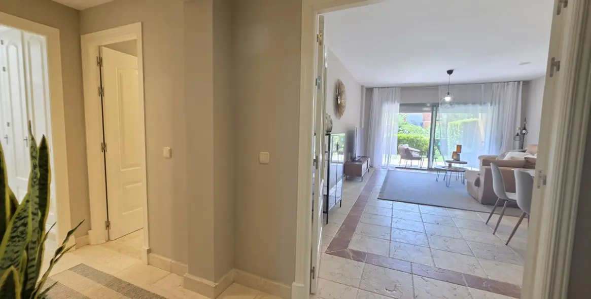 Sale of ground floor apartment in Estepona 17