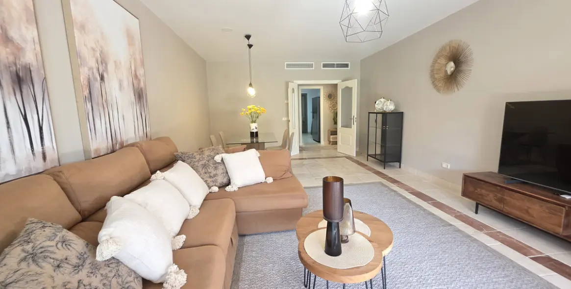 Sale of ground floor apartment in Estepona 18