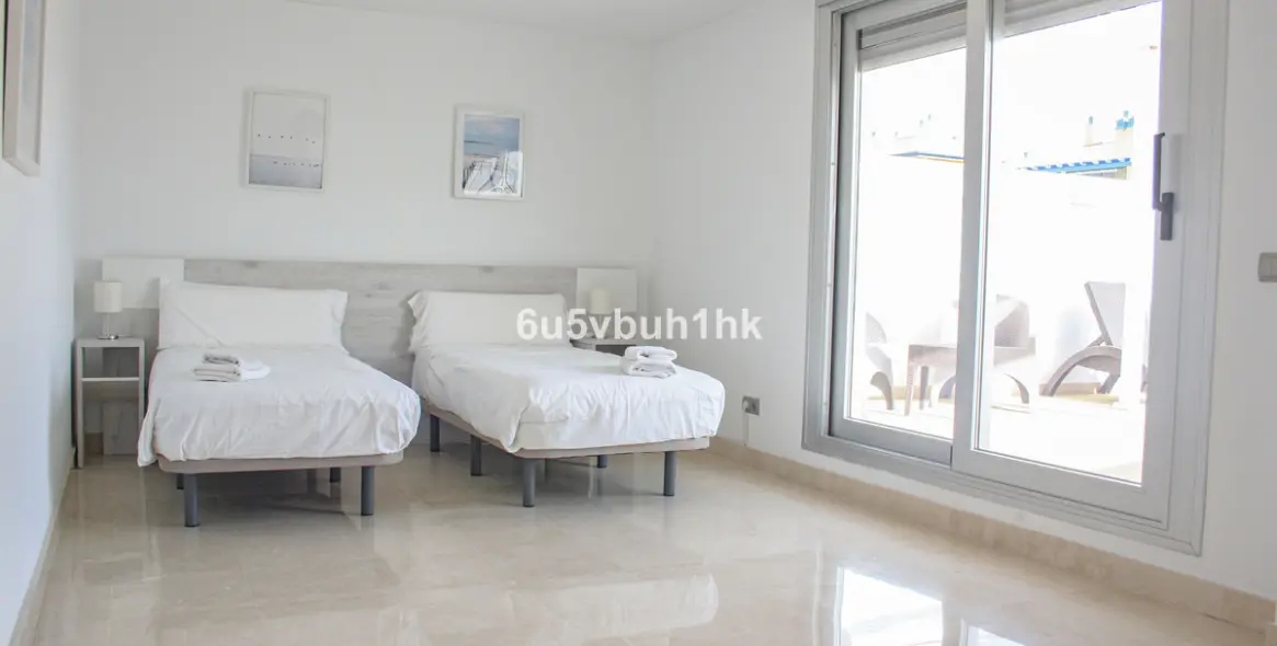 Продажа двухуровневого пентхауса в San Pedro de Alcántara 27