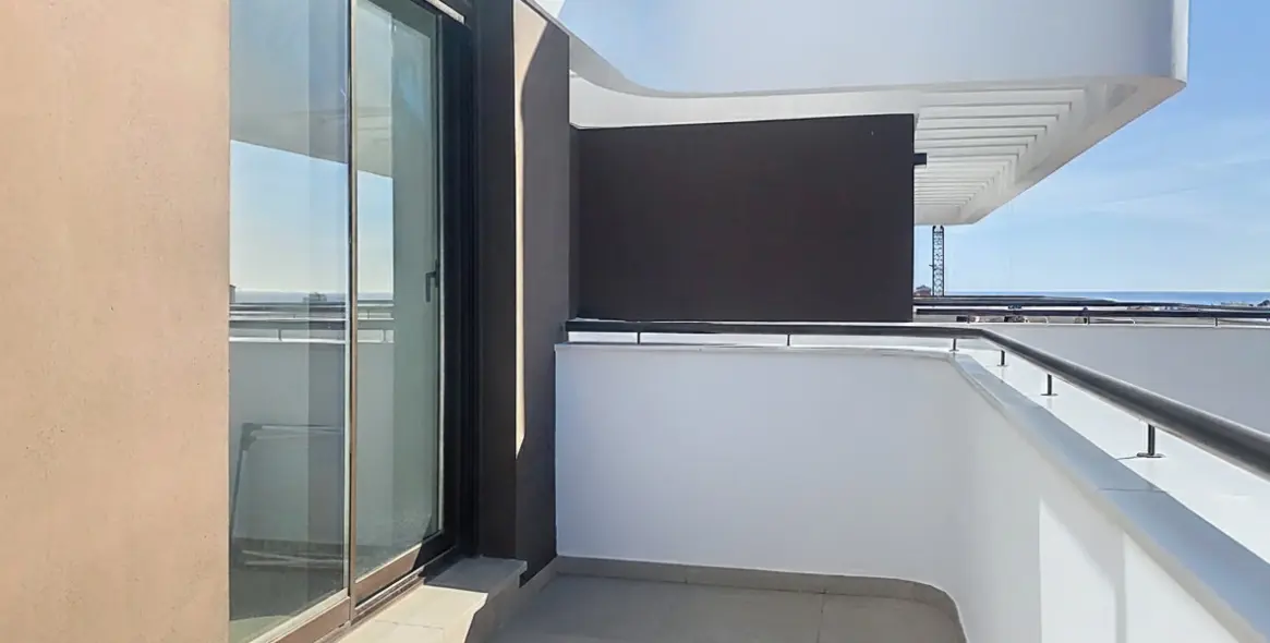 Sale of penthouse duplex in Estepona 10