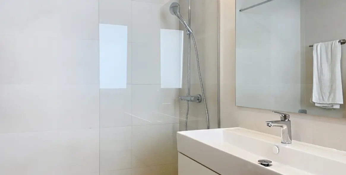 Sale of penthouse duplex in Estepona 16