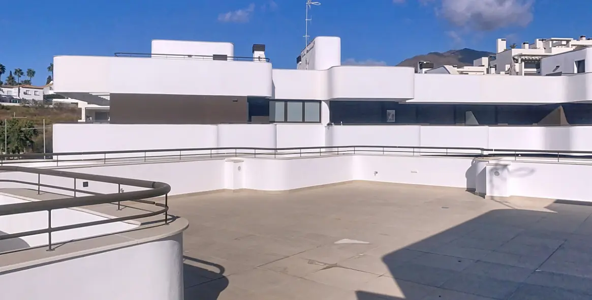 Sale of penthouse duplex in Estepona 29