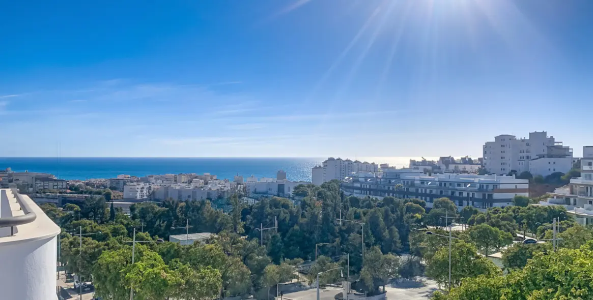 Sale of penthouse duplex in Estepona 38
