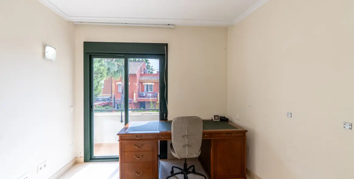 Sale of townhouse in Estepona 25