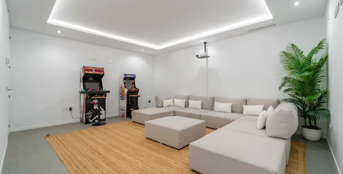 Продажа  отдельно стоящей виллы в Atalaya 18