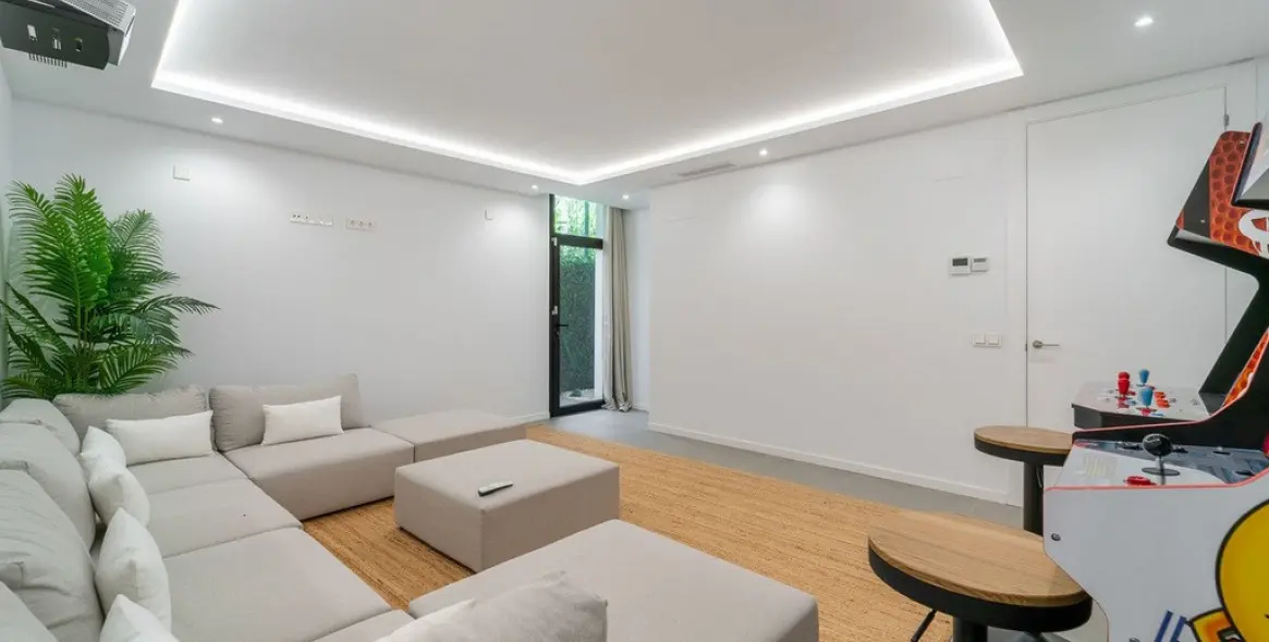 Продажа  отдельно стоящей виллы в Atalaya 19