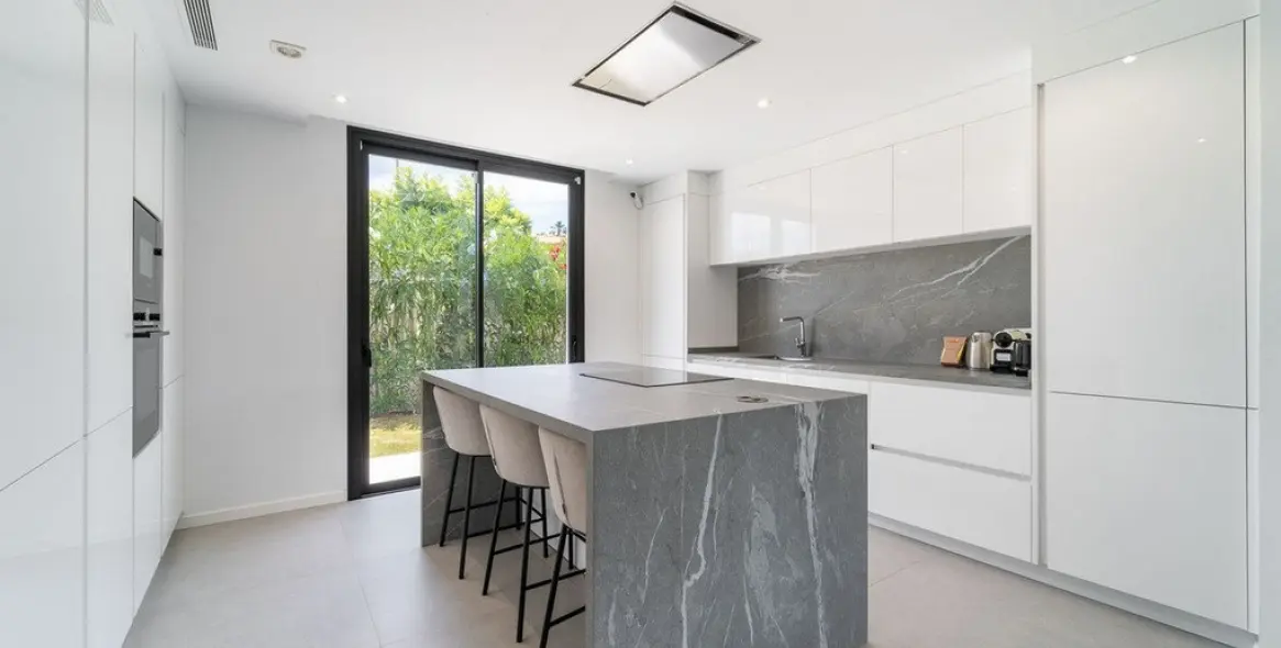 Продажа  отдельно стоящей виллы в Atalaya 41