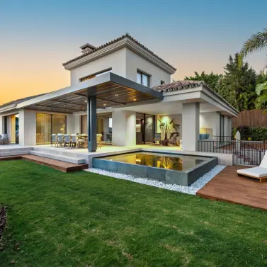 Venta de villa independiente en Nueva Andalucía