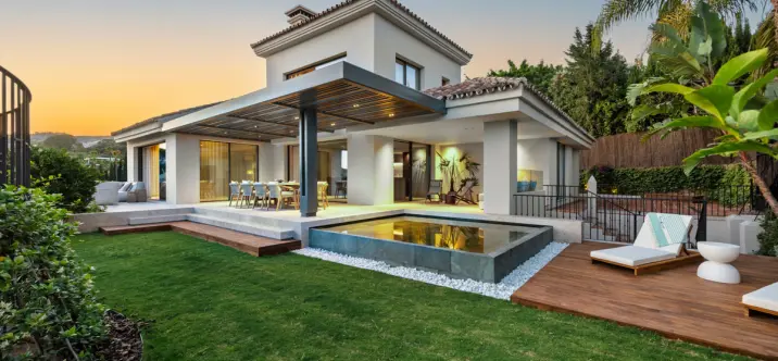 Venta de villa independiente en Nueva Andalucía 1