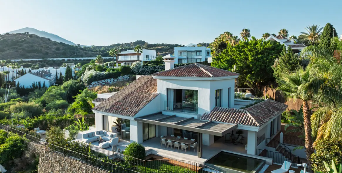 Sale of detached villa in Nueva Andalucía 3