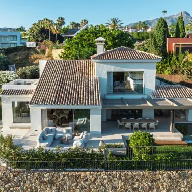 Venta de villa independiente en Nueva Andalucía
