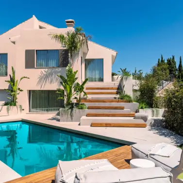 Venta de villa independiente en Nueva Andalucía