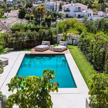 Venta de villa independiente en Nueva Andalucía