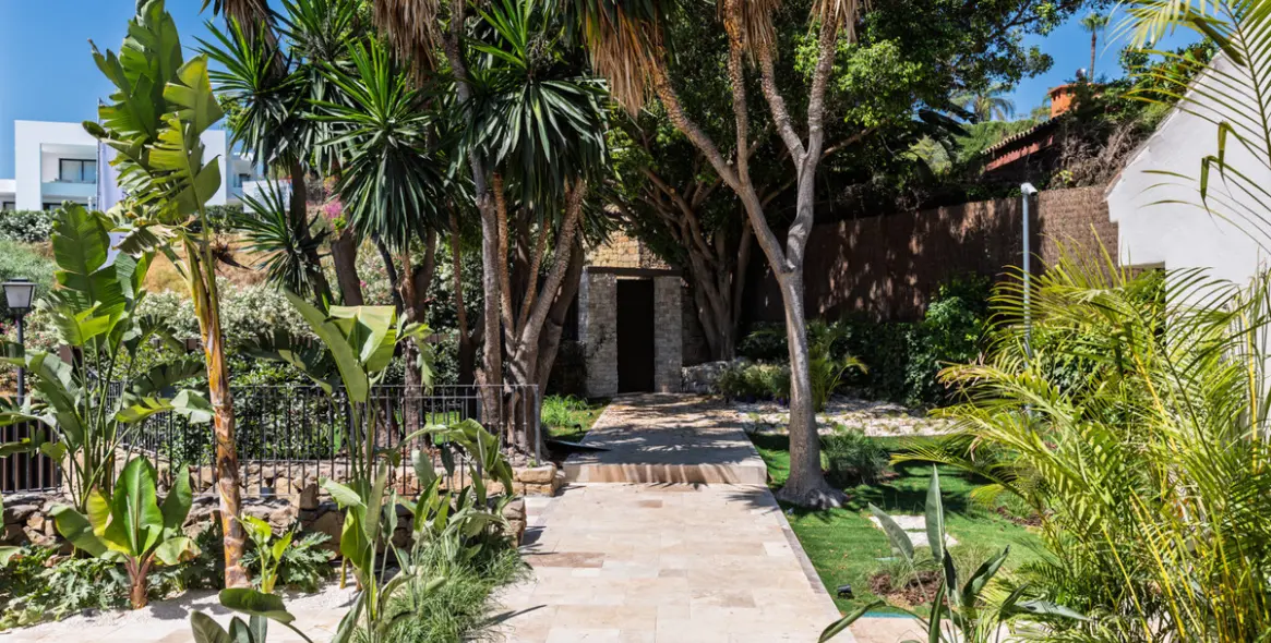 Sale of detached villa in Nueva Andalucía 8