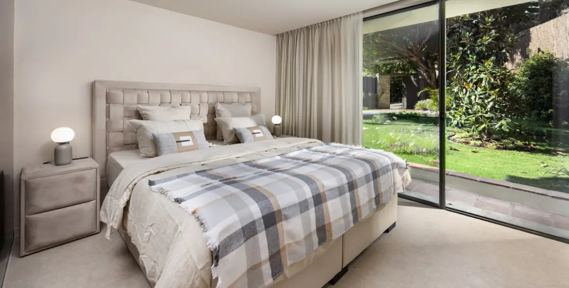 Sale of detached villa in Nueva Andalucía 24