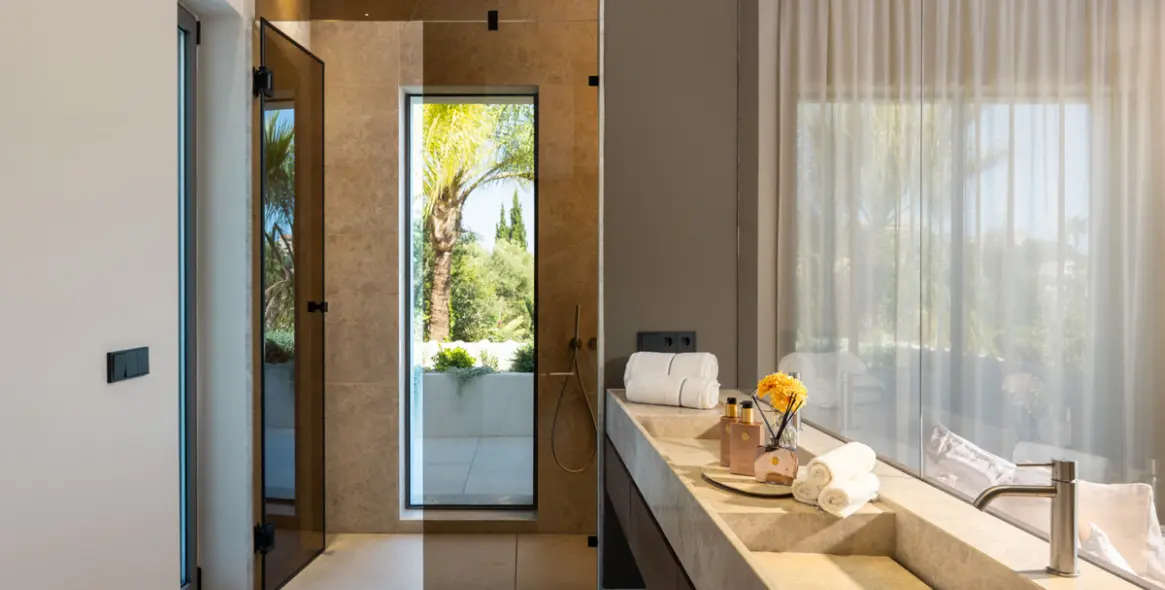 Sale of detached villa in Nueva Andalucía 32