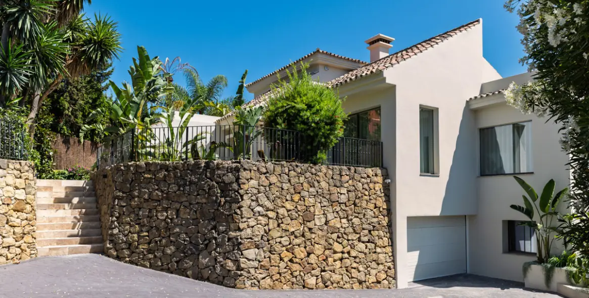 Sale of detached villa in Nueva Andalucía 34