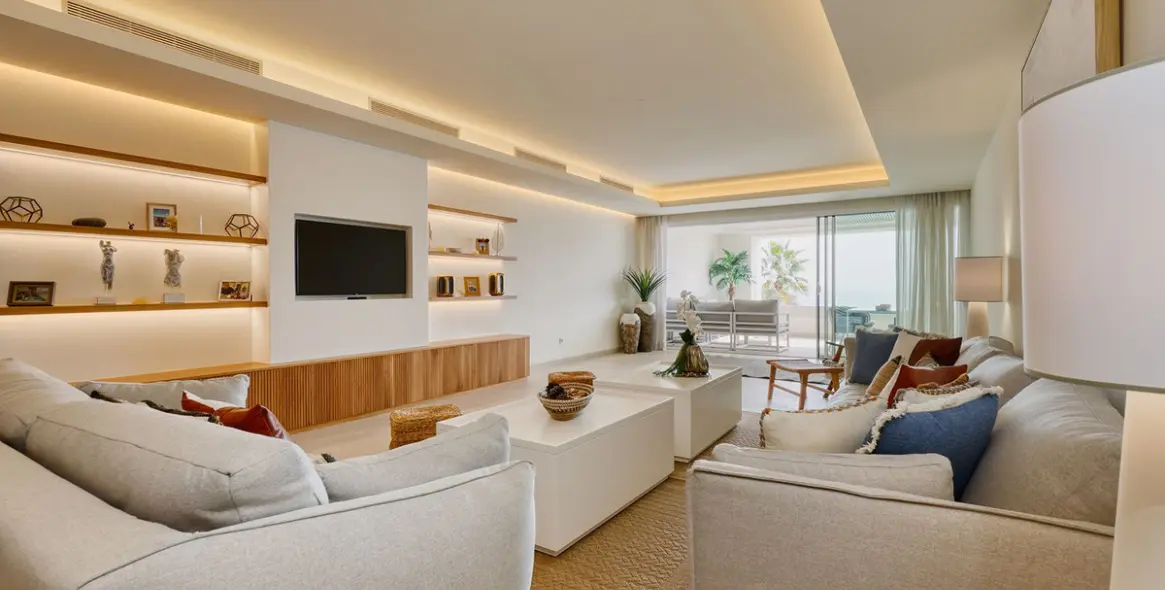Venta de apartamento en planta media en Estepona 4