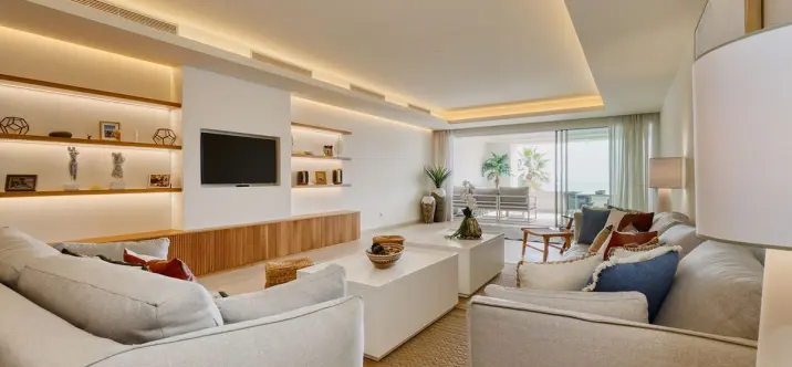 Venta de apartamento en planta media en Estepona 3