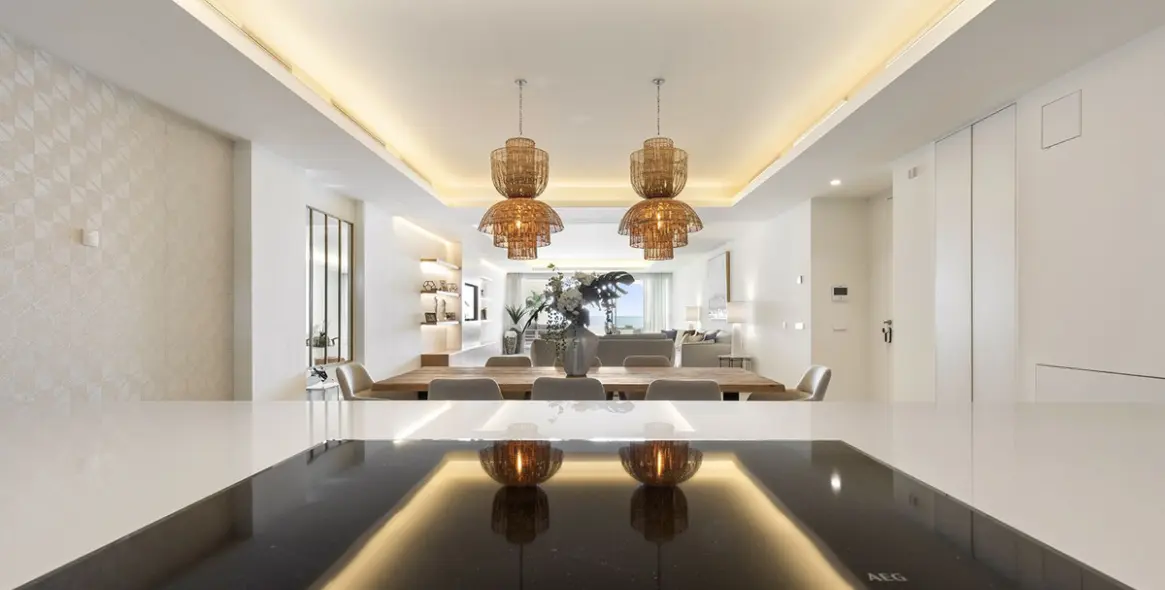 Venta de apartamento en planta media en Estepona 15