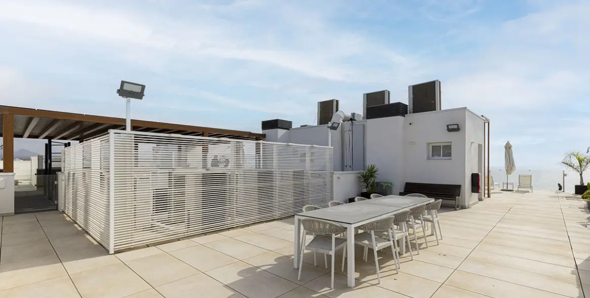 Venta de apartamento en planta media en Estepona 18