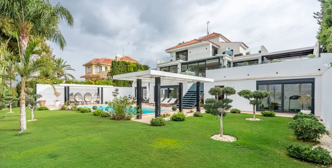 Продажа  отдельно стоящей виллы в Nueva Andalucía 2